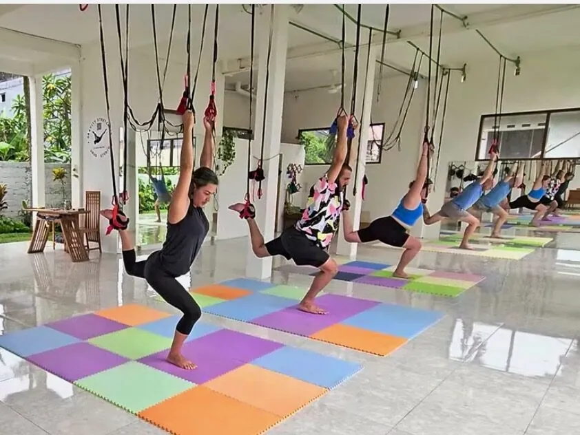 Gravity Stretching: Relaxing Weekend Stretch w/ Yacinta — афиша