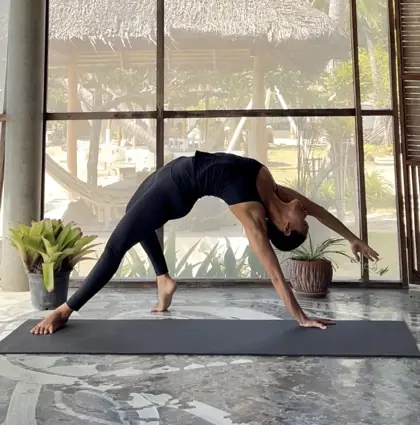 Power Yoga w/ Fah — афиша