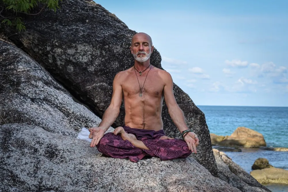 Hatha of Breath: Hatha & Kundalini Yoga w/ Warren — афиша