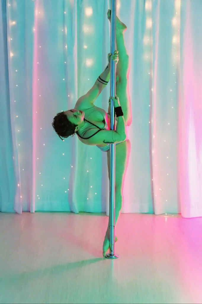 Pole Flow Level 2 w/ Clementina — афиша