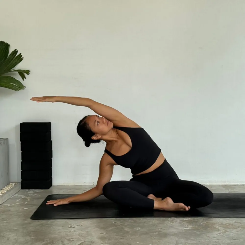 Power Vinyasa w/ Fah — афиша