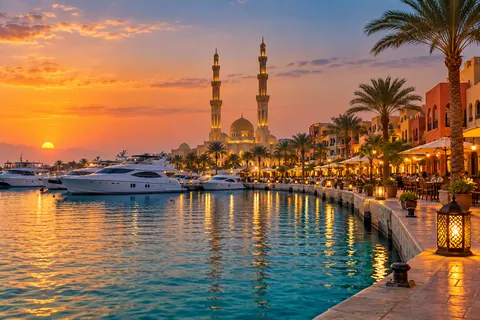 Чем интересна Hurghada Marina, когда её посещать и где кафе с видом на яхты?